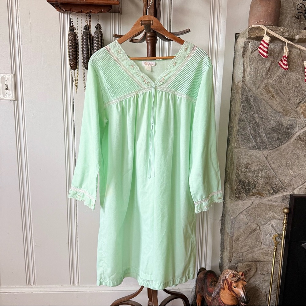 Vintage Barbizon Mint Green Women's Nightgown